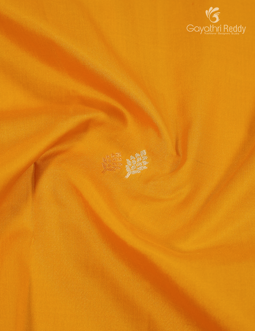 Semi Kanchipuran Silk Saree in Sandalwood and  Peach Pink
