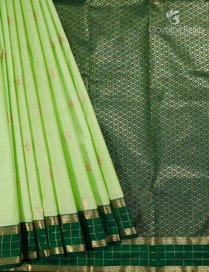 Semi Kanchipuram Silk Saree in Pista Green and Bottle Green