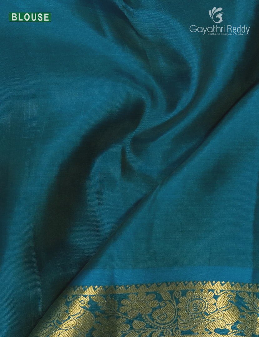 Pure Kanchipuram Silk Saree in Deep Leaf Green and Deep Peacock Blue