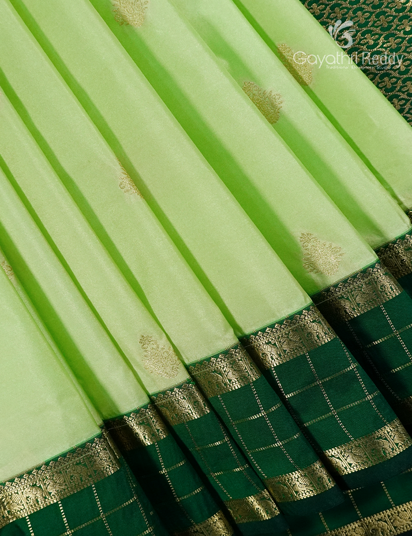 Semi Kanchipuram Silk Saree in Pista Green and Bottle Green