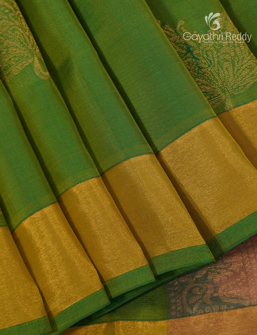 Pure Kanchipuram Silk Saree in Parrot Green ( Small Borders )