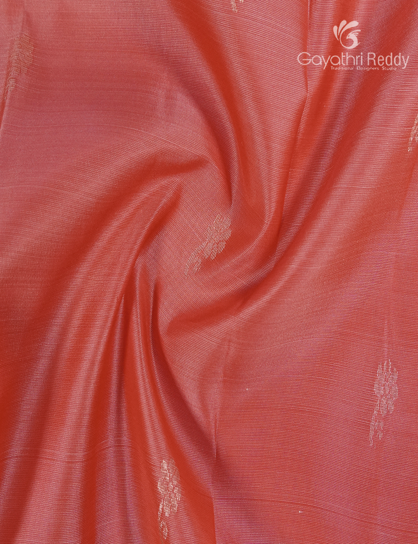 Pure Kanchipuram Silk Saree in Peach and Flamingo Pink