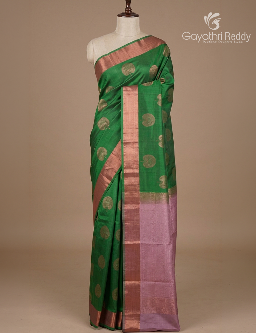 Pure Kanchipuram Silk Saree in  Green ( Small Borders )