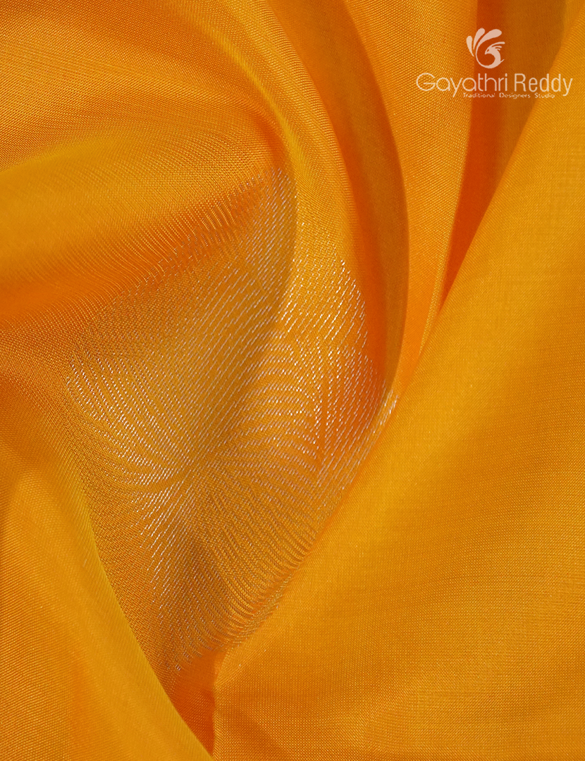 Pure Kanchipuram Silk  Saree in Yellow ( Butta Style )