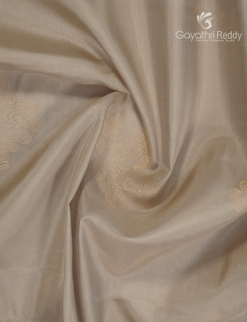 Pure Kanchipuram Silk  Saree in Ivory ( Butta Style )