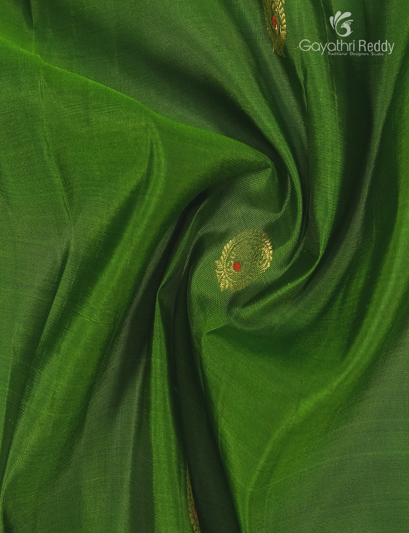 Pure Kanchipuram Silk Saree in Deep Leaf Green and Deep Peacock Blue