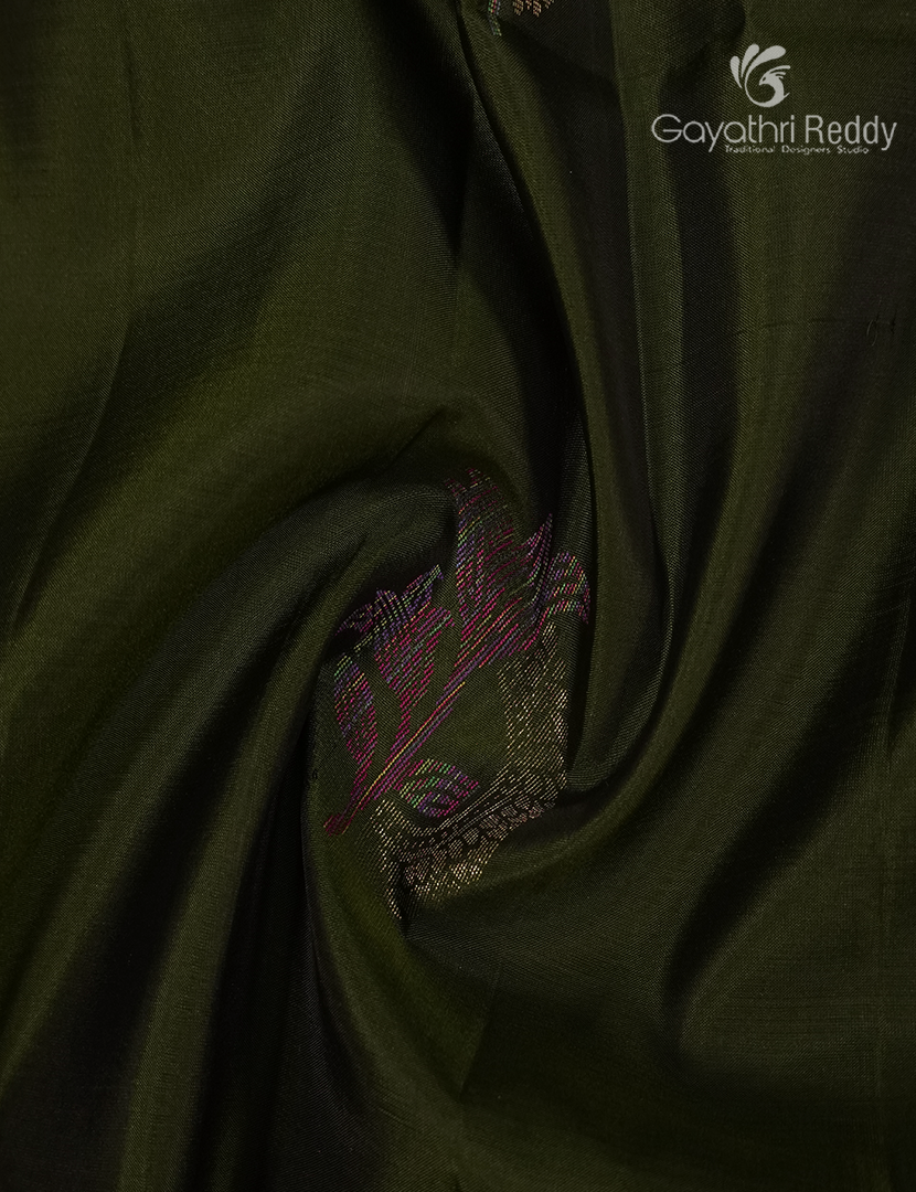 Pure Kanchipuram Soft Silk Saree in Olive and Deep Purple