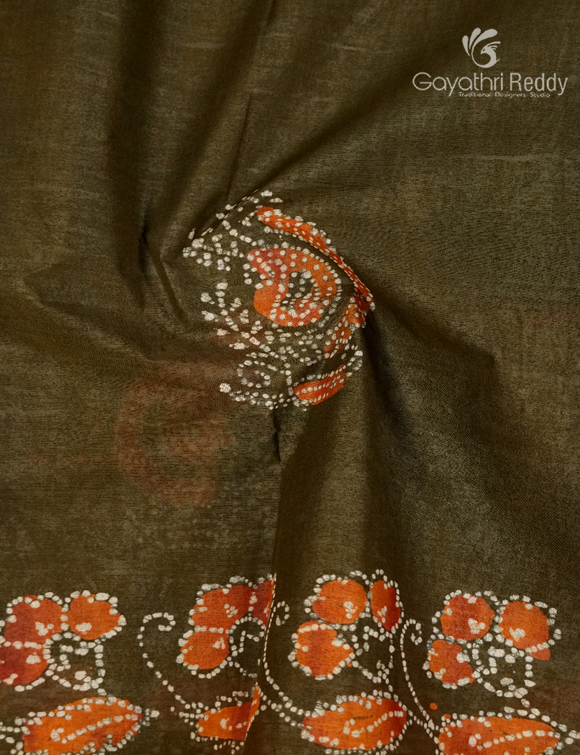 Cotton Batik Print Saree in Deep Mehendi Green