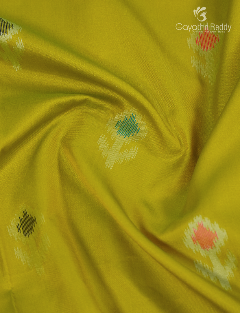 Semi Kanchipuran Silk Saree in Mehendi Green and Sea Green