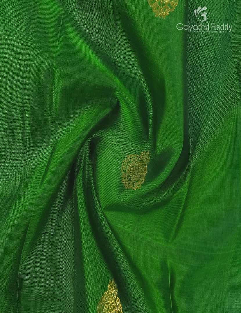 Pure Kanchipuram Silk Saree in Deep Leaf Green and Deep Peacock Blue