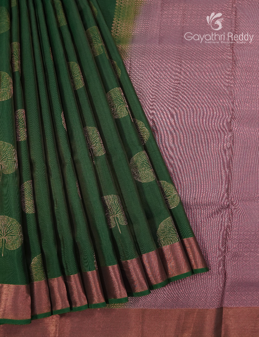 Pure Kanchipuram Silk Saree in  Green ( Small Borders )