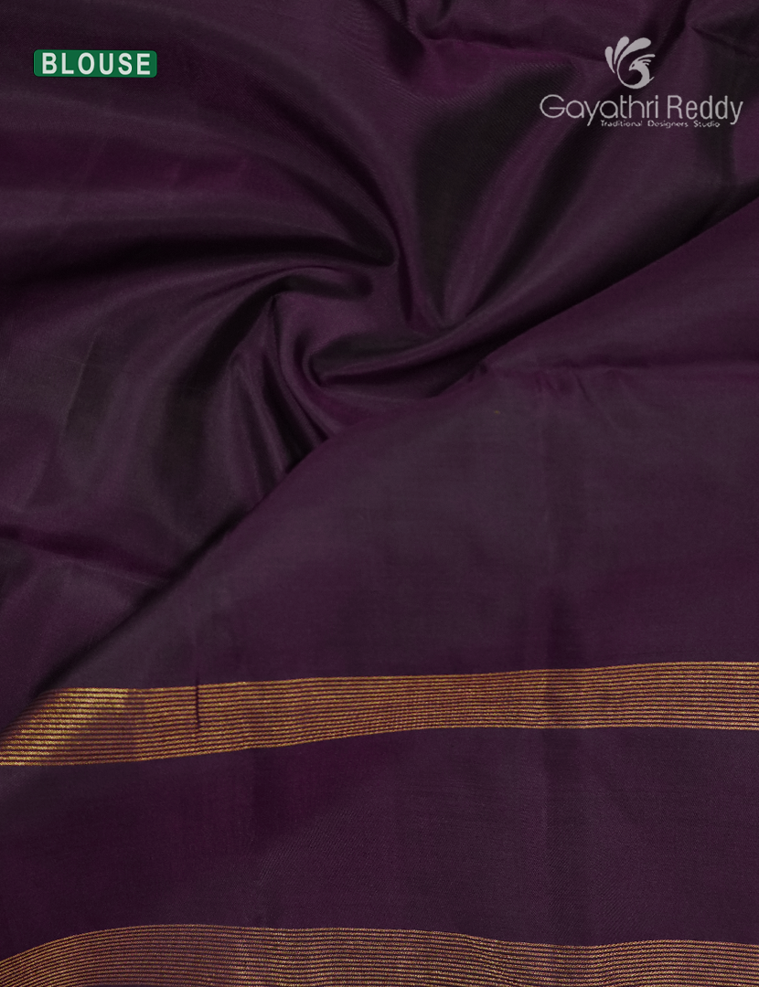 Pure Kanchipuram Soft Silk Saree in Deep Mehendi Green and Deep Violet