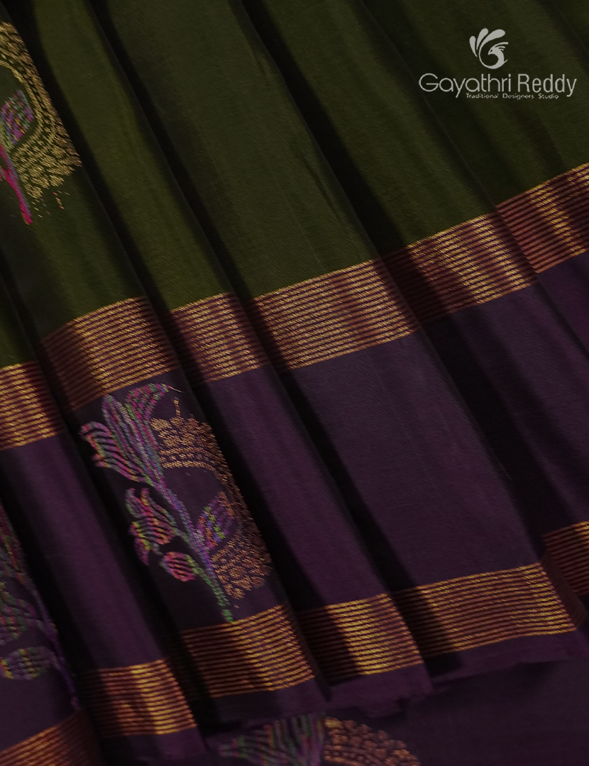 Pure Kanchipuram Soft Silk Saree in Deep Mehendi Green and Deep Violet