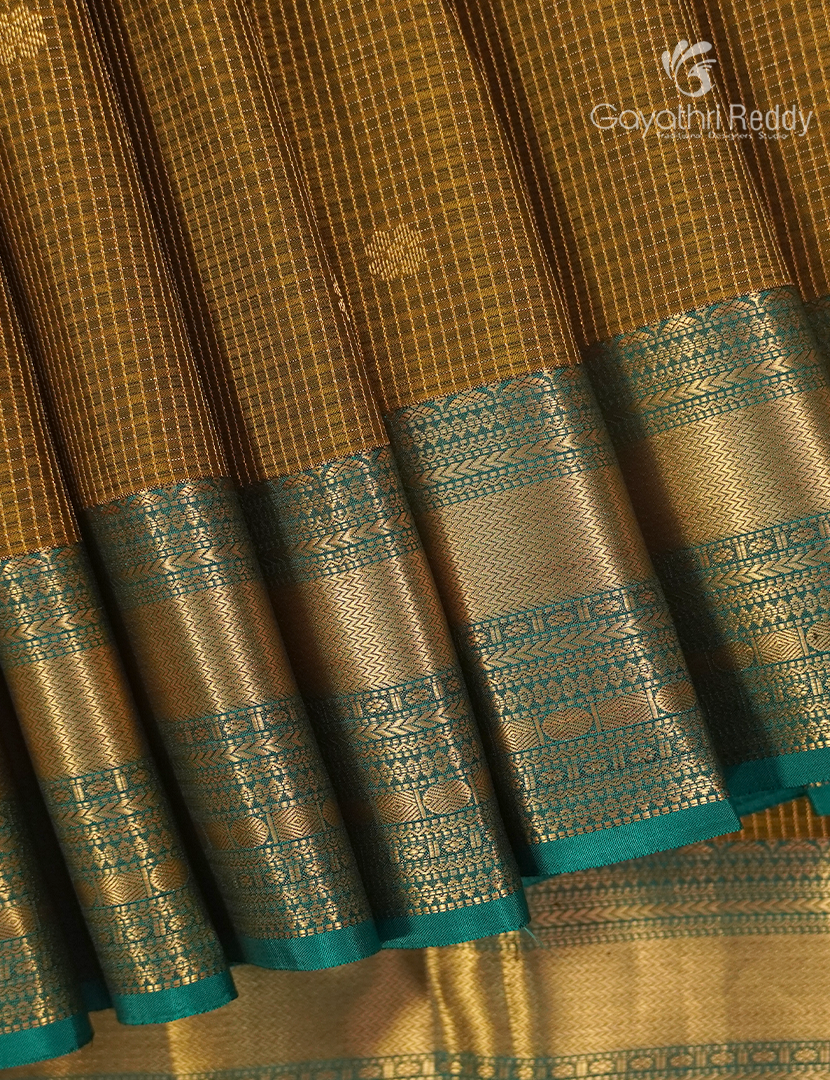Pure Kanchipuram Vintage Silk Saree in Mustard and Teal Green