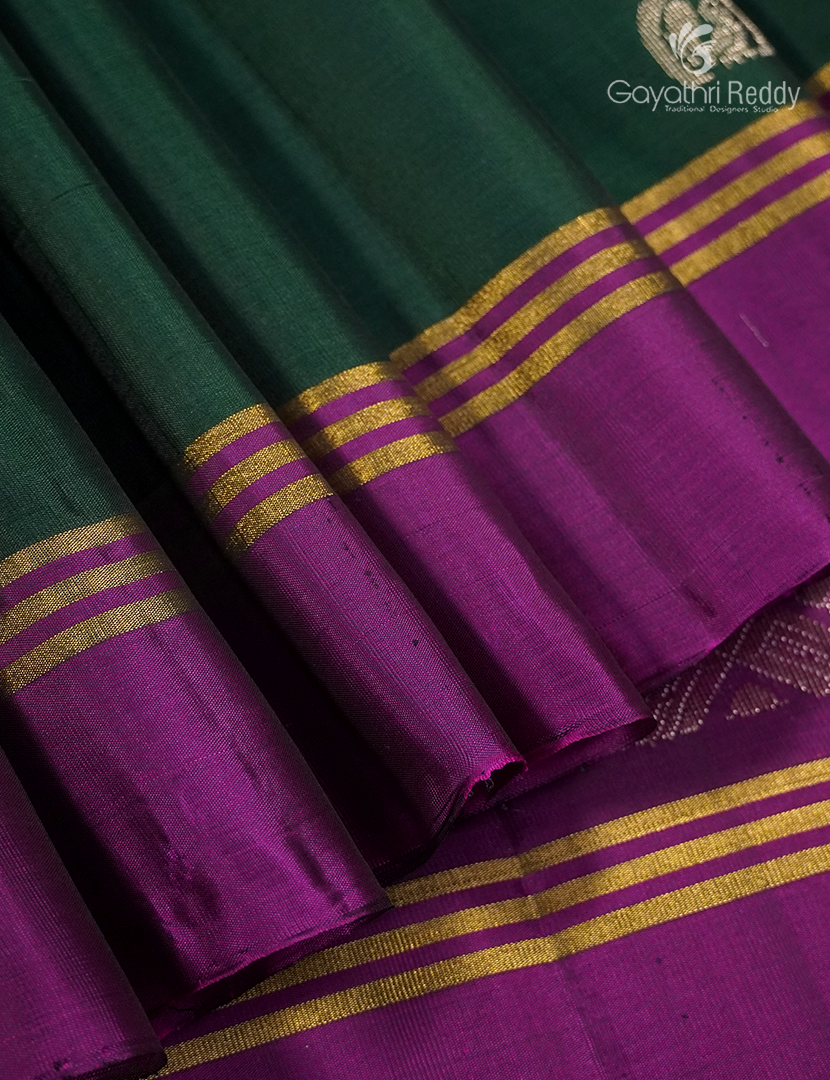 Light weight Kanchipuram Silk Saree in Bottle Green and Magenta