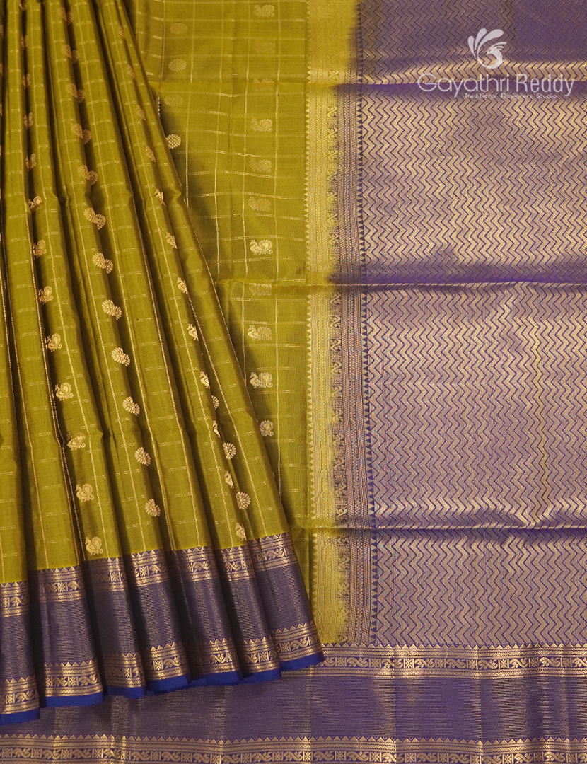 Pure Kanchipuram Vintage Silk Saree in Mehendi Green and Blue