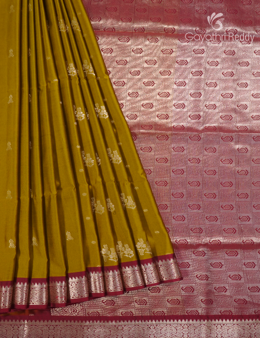 Soft Silk Saree in Dry mehendi and Deep Rust
