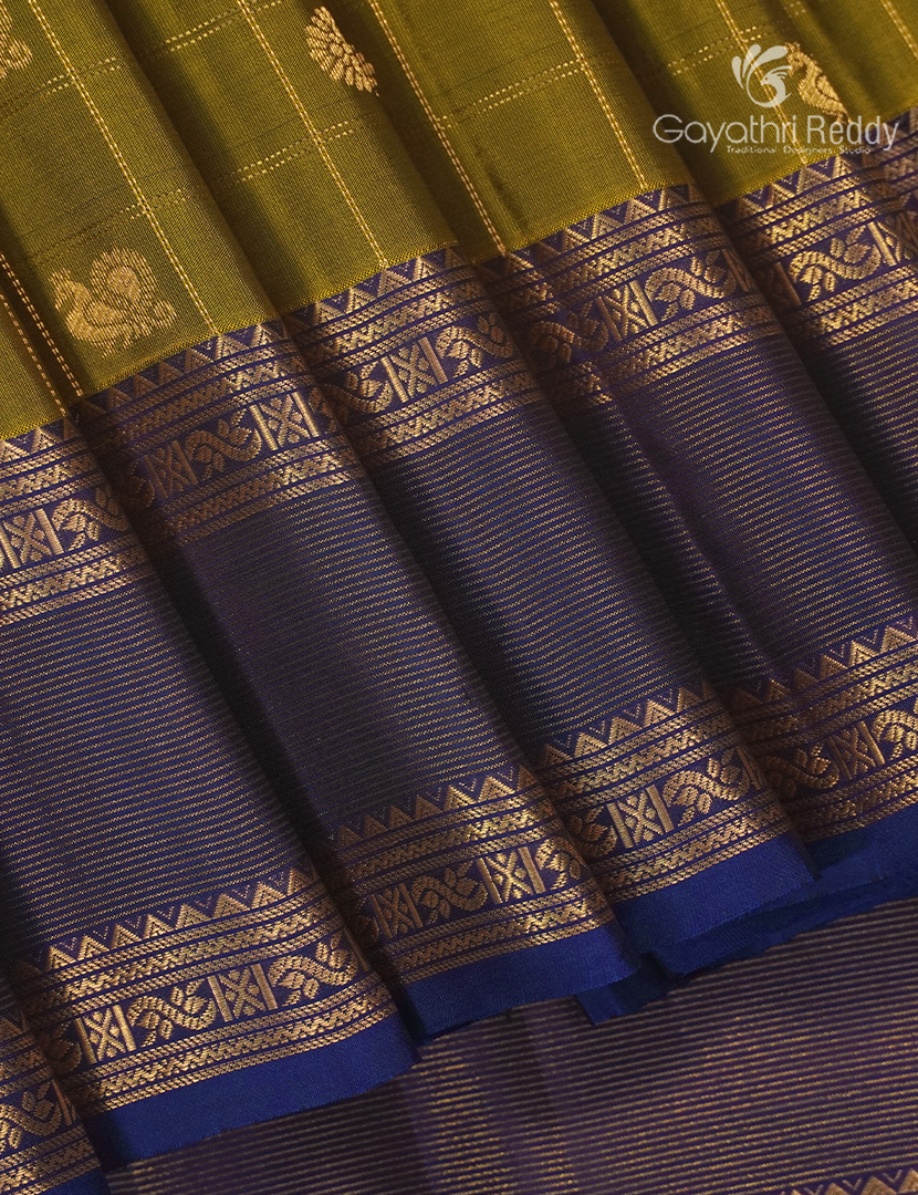 Pure Kanchipuram Vintage Silk Saree in Mehendi Green and Blue
