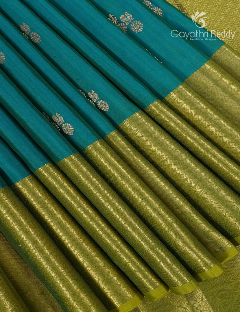 Pure Kanchipuram Silk Saree in Peacock Green and Mehendi Green  (Broad Borders )