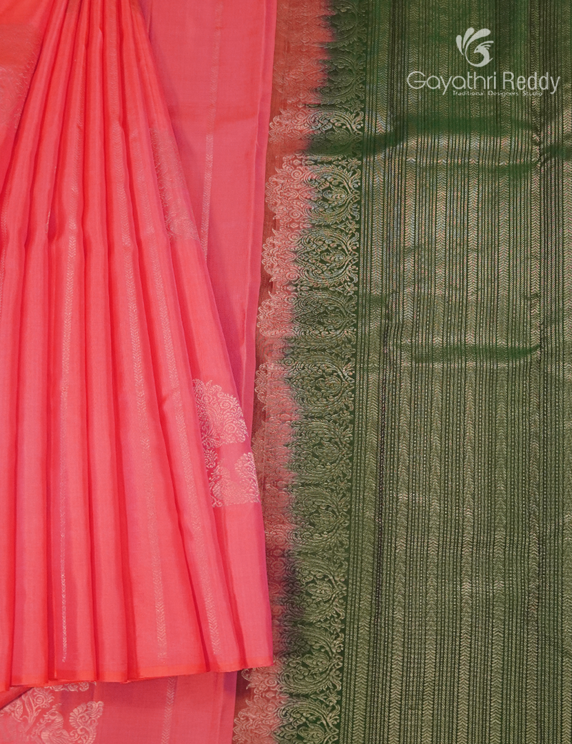 Pure Kanchipuram Silk Saree in Peach Pink and Deep Green ( Butta Pattern )