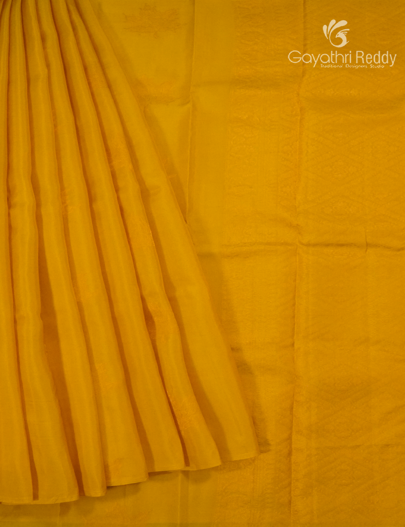 Pure Kanchipuram Silk  Saree in Golden Yellow ( Butta Style )