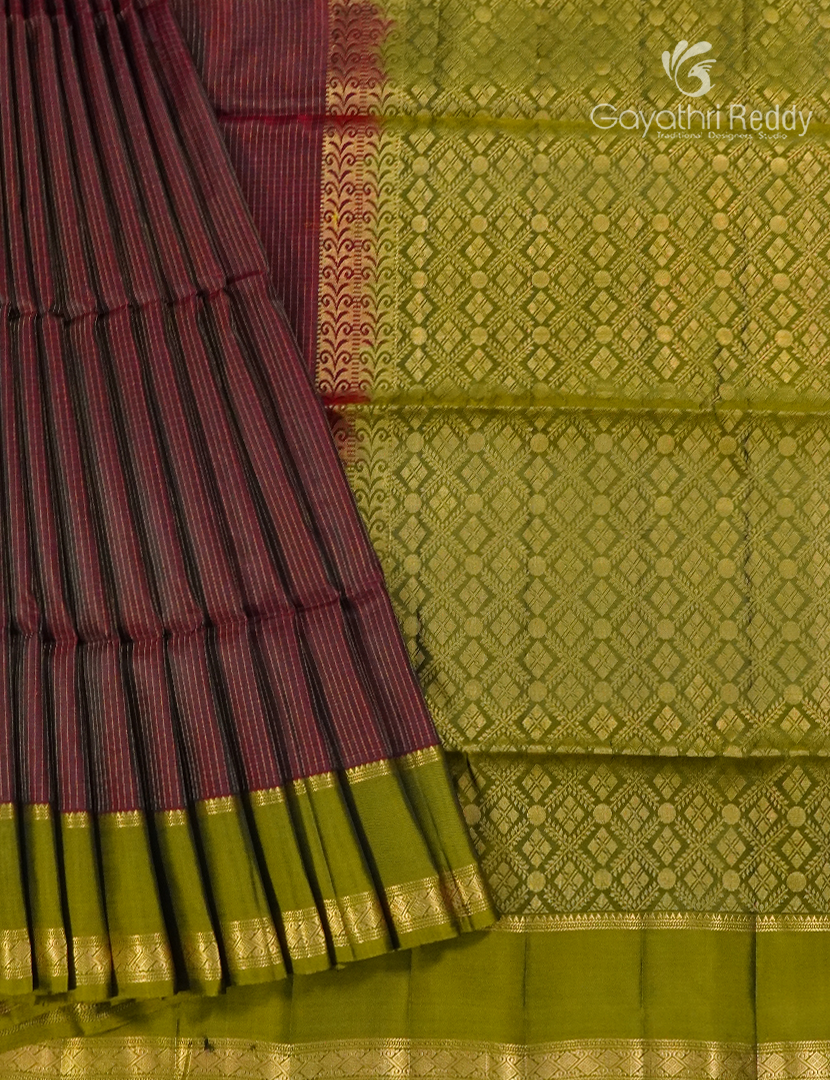 Pure Kanchipuram Silk Saree in Deep Maroon and Mehendi Green (Light Weight)