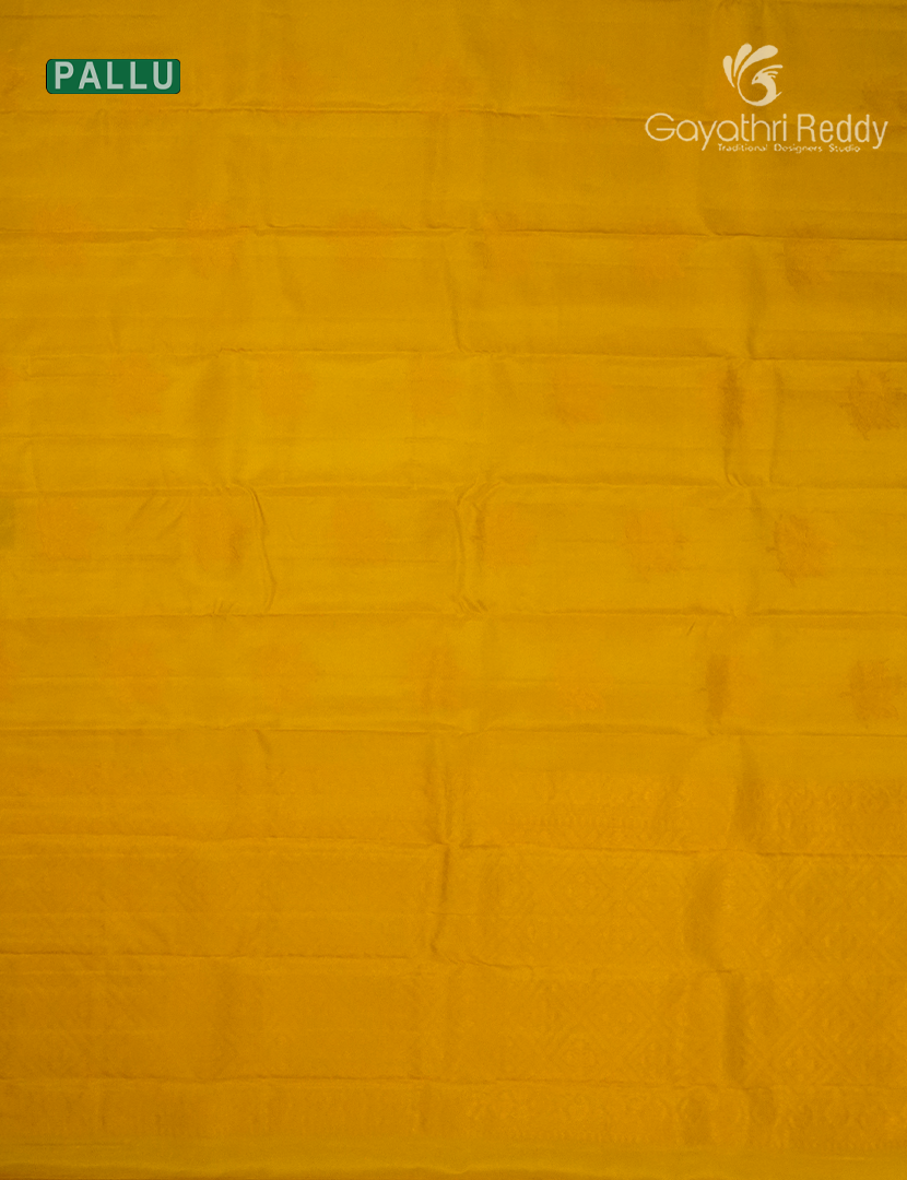 Pure Kanchipuram Silk  Saree in Golden Yellow ( Butta Style )