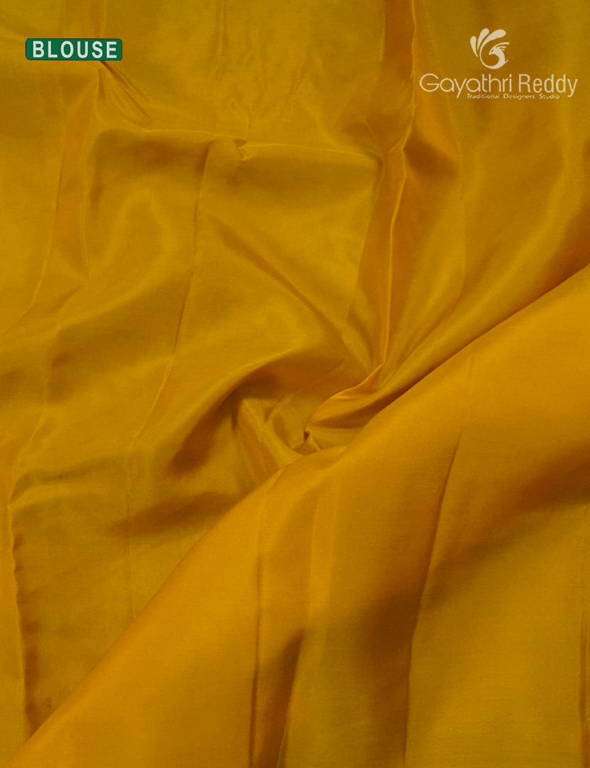 Pure Kanchipuram Silk  Saree in Golden Yellow ( Butta Style )
