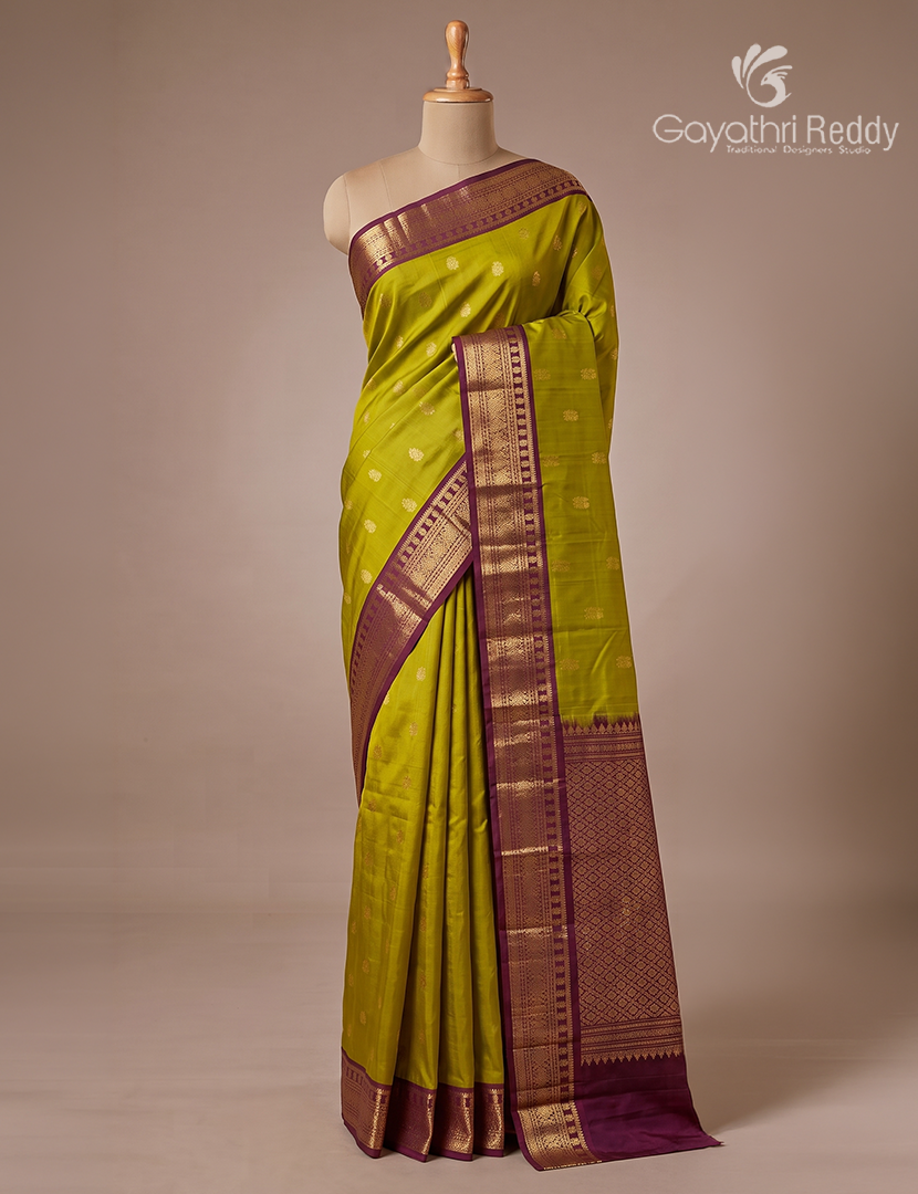 Pure Kanchipuram Silk Saree in Mehendi Green and Deep Brown