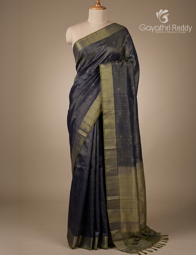 Pure  Kanchipuram Light Weight Silk Saree in Navy Blue and Olive