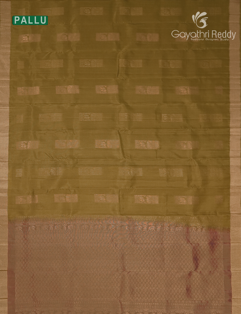 Pure Kanchipuram Silk Saree in Mehendi Green and Golden Beige ( Small Borders )