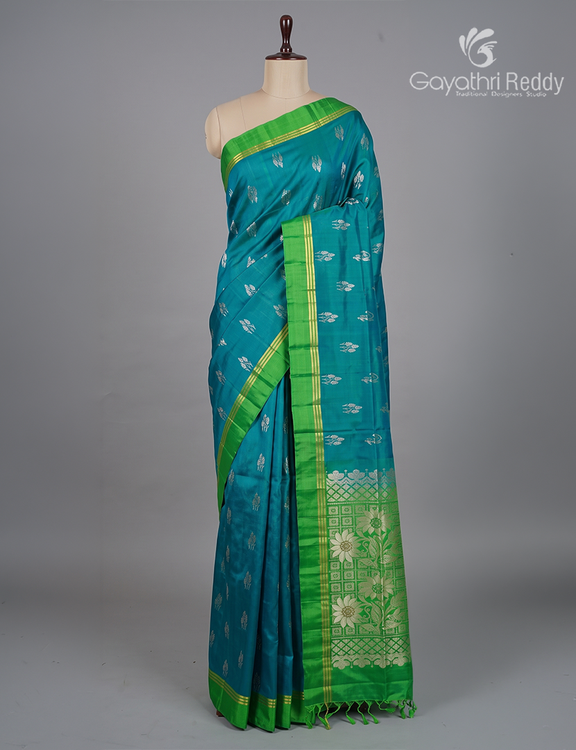Light weight Kanchipuram Silk Saree in Deep Rama Green and Parrot Green