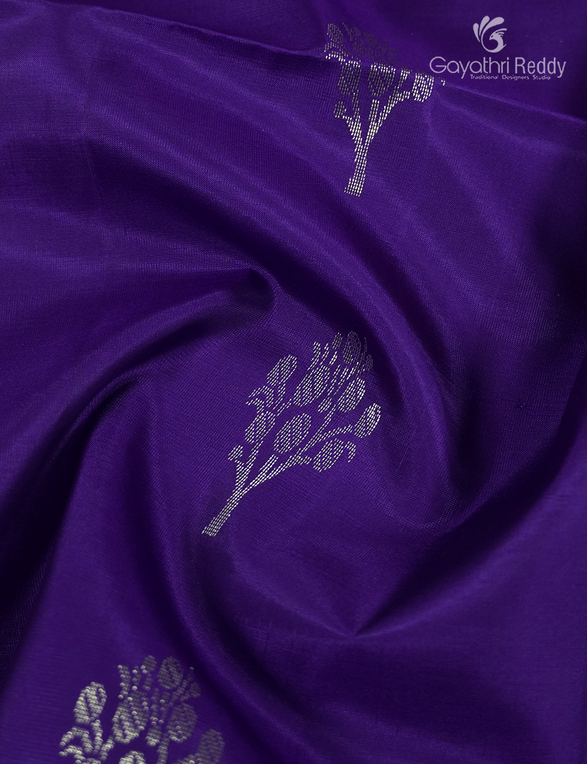 Light weight Kanchipuram Silk Saree in Violet and Lavender