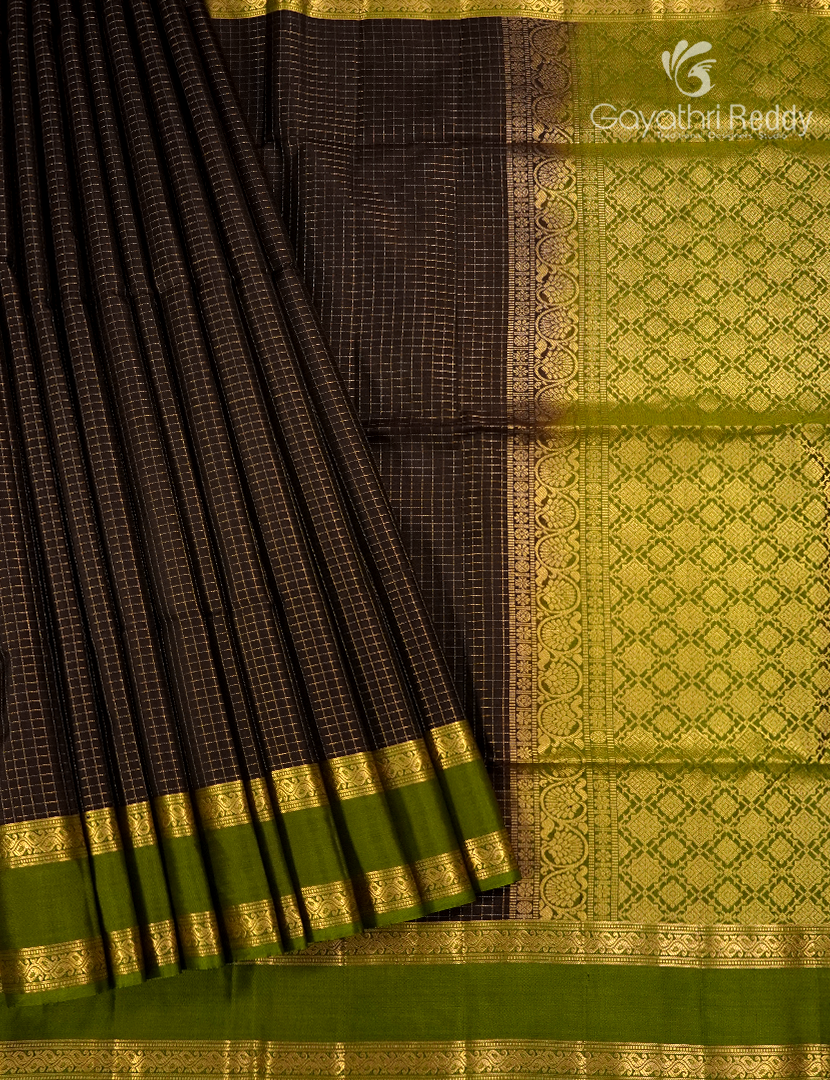 Pure Kanchipuram Vintage Silk Saree in Deep Brown and Parrot Green