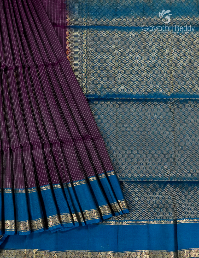 Pure Kanchipuram Silk Saree in Deep Purple and Deep Blue(Light Weight)