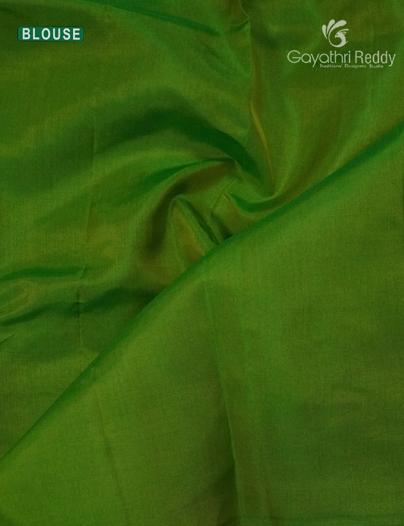 Pure Kanchipuram Silk  Saree in Green ( Butta Style )