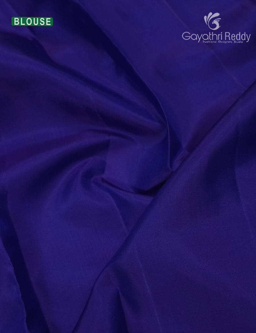 Pure Kanchipuram Silk  Saree in Violet ( Butta Pattern )