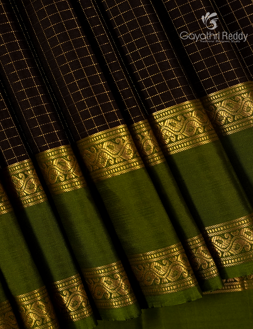 Pure Kanchipuram Vintage Silk Saree in Deep Brown and Parrot Green