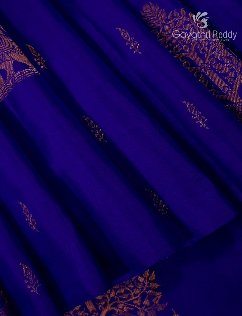 Pure Kanchipuram Silk  Saree in Violet ( Butta Pattern )