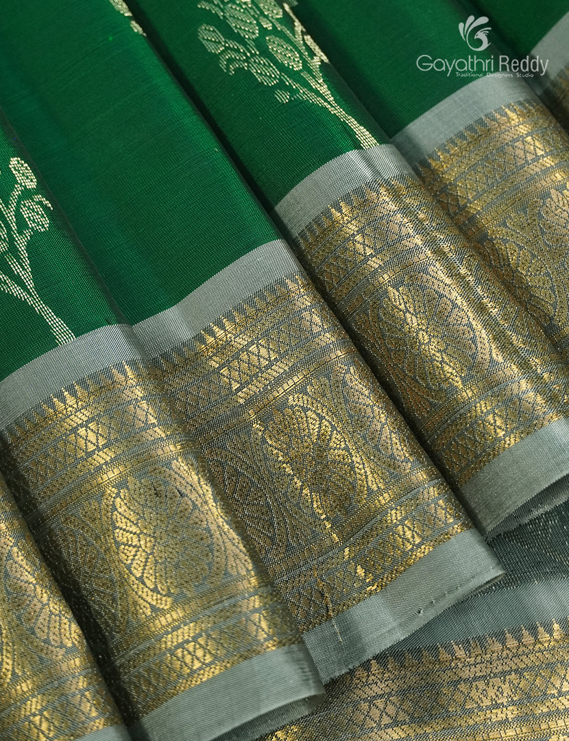 Light weight Kanchipuram Silk Saree in Bottle Green  and Pista Green