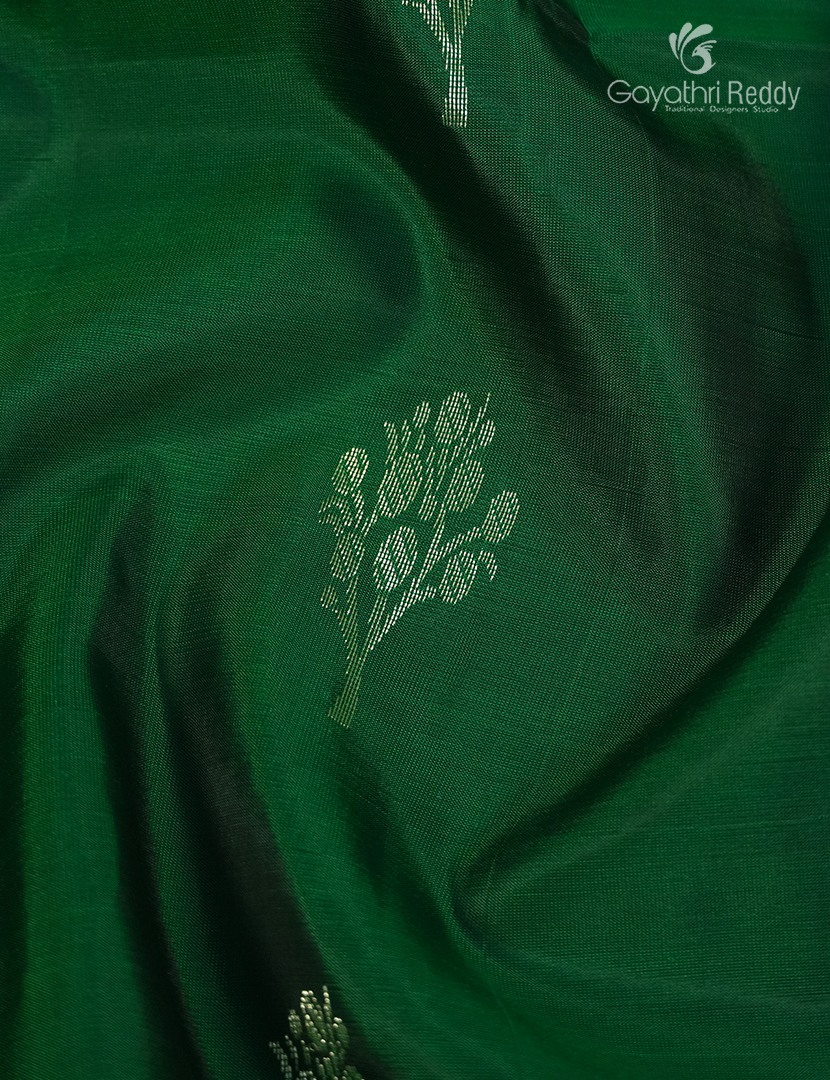 Light weight Kanchipuram Silk Saree in Bottle Green  and Pista Green