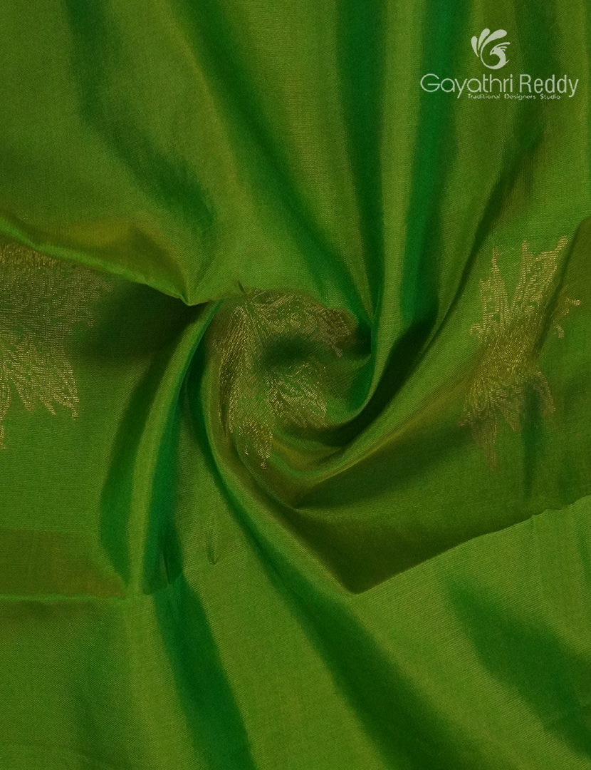 Pure Kanchipuram Silk  Saree in Green ( Butta Style )