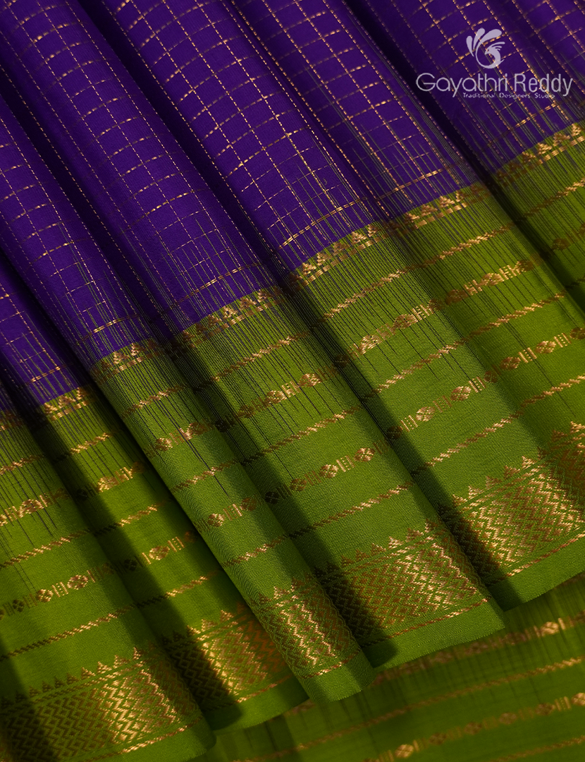Pure Kanchipuram Vintage Silk Saree in Purple and Parrot Green