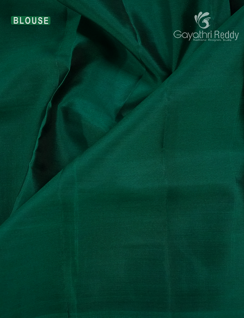 Pure Kanchipuram Silk  Saree in Deep Violet ( Butta Style )