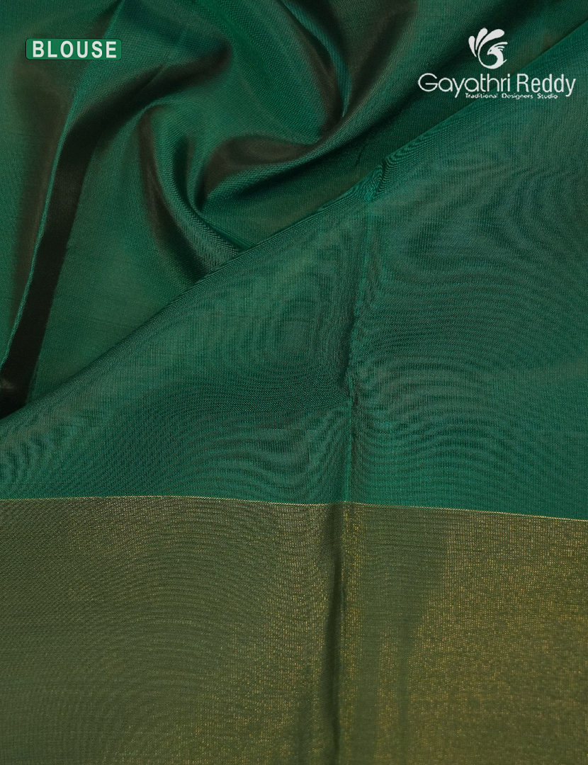 Pure Kanchipuram Silk Saree in Brown ( Small Borders )