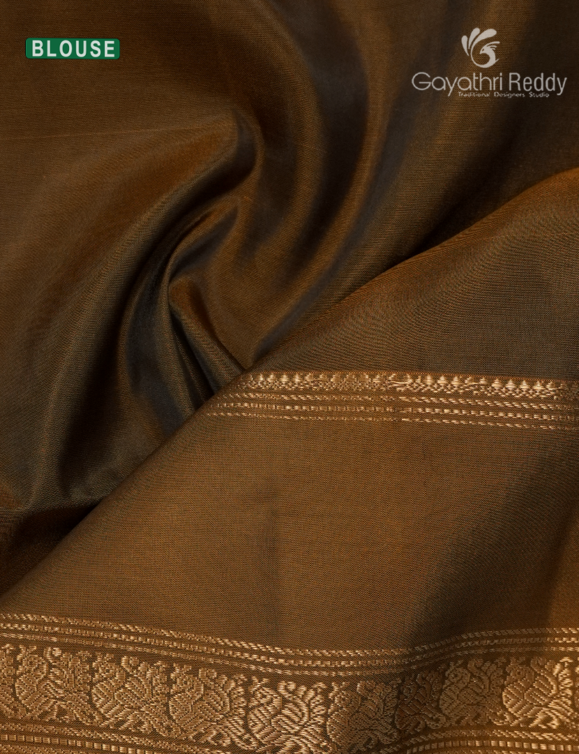 Pure  Kanchipuram Light Weight Silk Saree in Bottle Green and Deep Mustard
