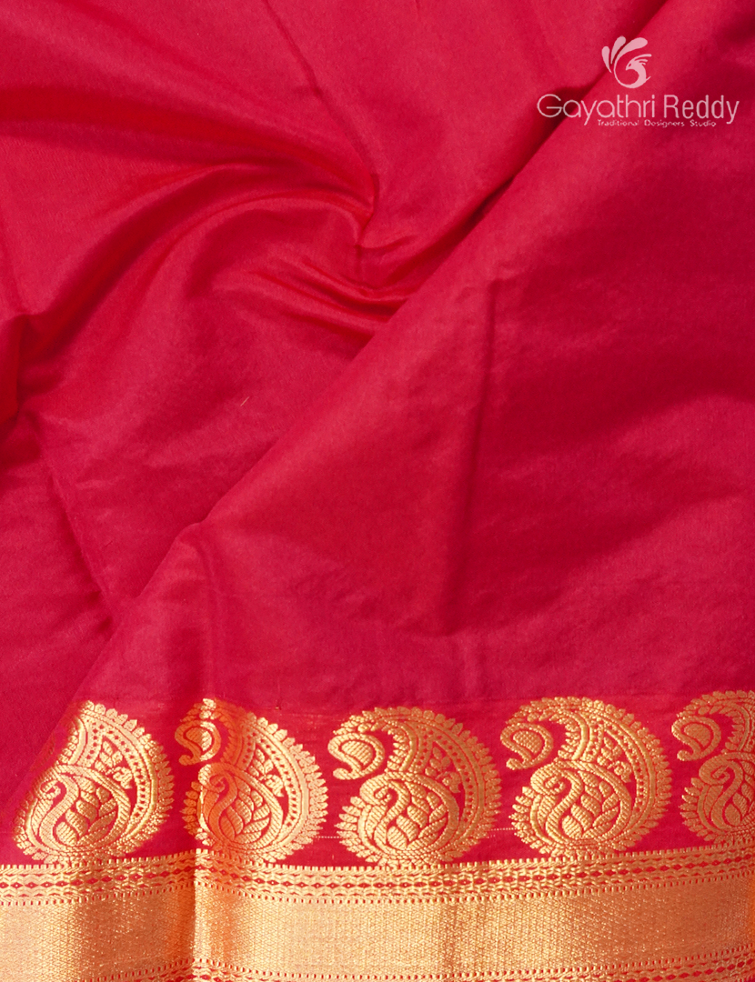 Pure Kanchi Sico Saree in Concrete Grey and Red