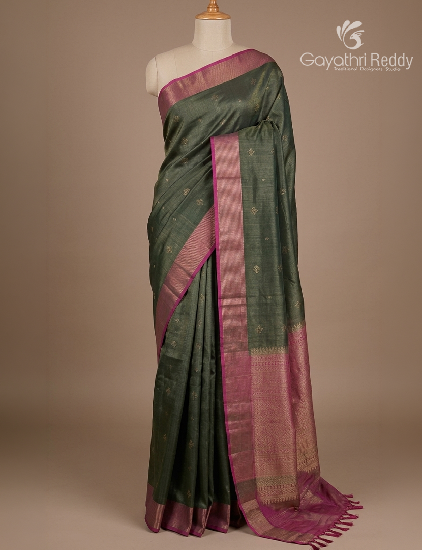 Pure  Kanchipuram Light Weight Silk Saree in Deep  Olive Green and Pink