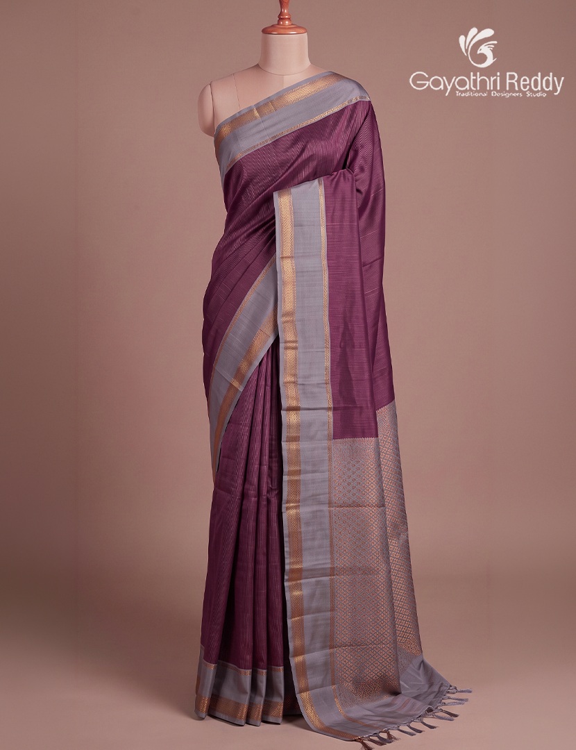 Pure  Kanchipuram Light Weight Silk Saree in Wine and Mauve Lavender