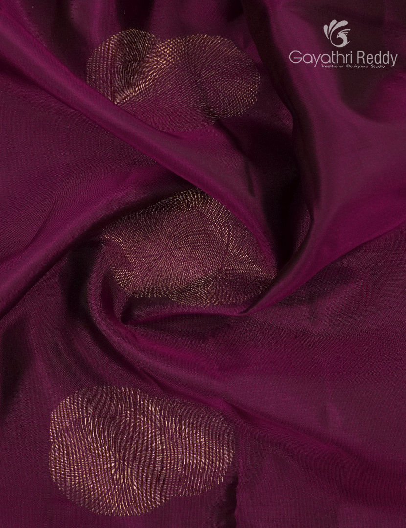 Pure Kanchipuram Silk Saree in Magenta ( Small Borders )